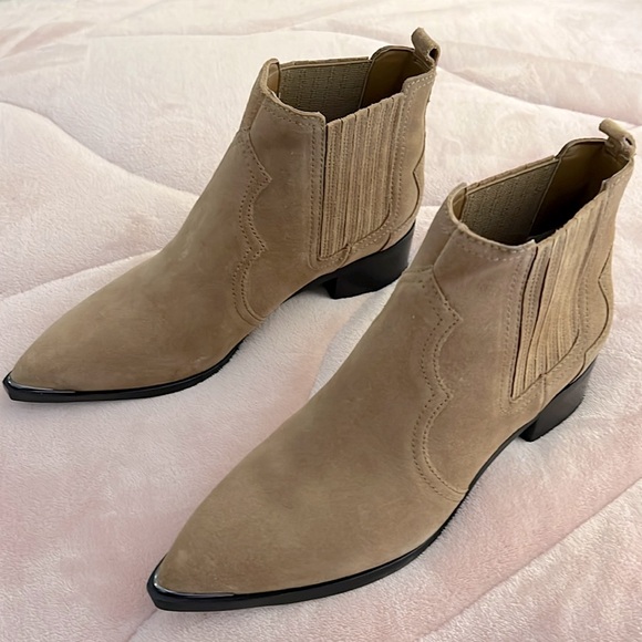 Marc Fisher ankle boots size 6 in tan - Picture 1 of 4
